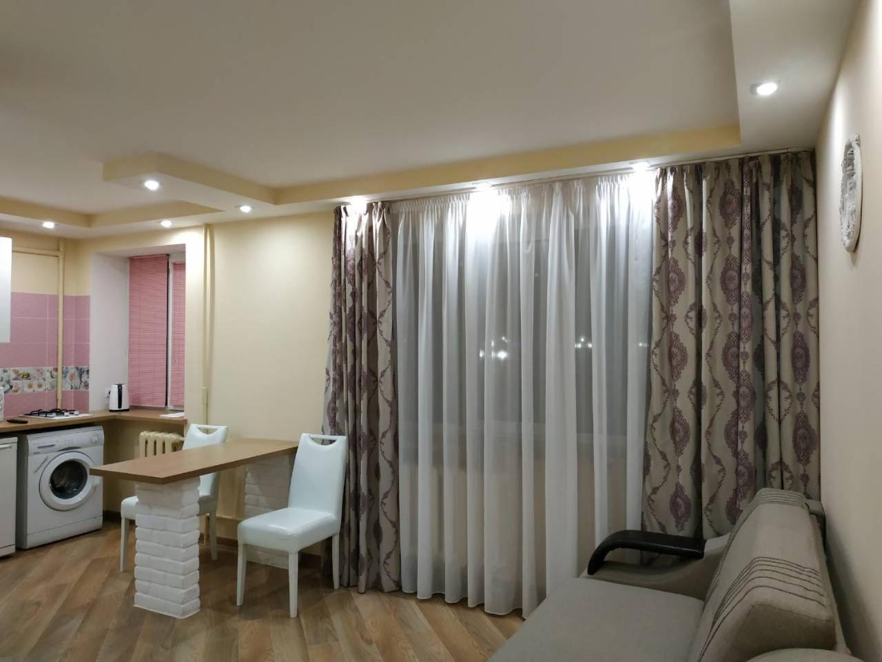 Apartments In The Center Maidan Rivne Esterno foto