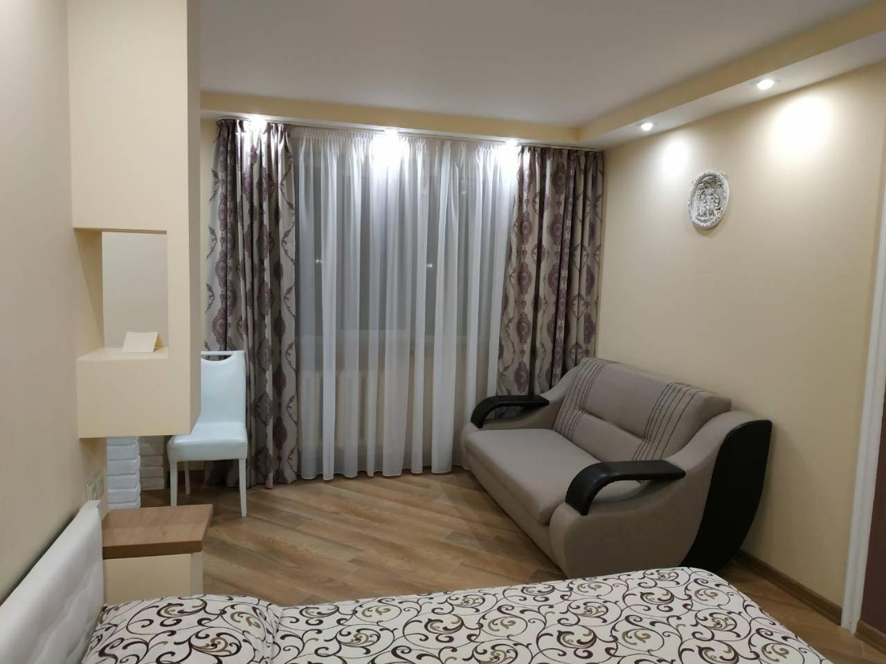 Apartments In The Center Maidan Rivne Esterno foto